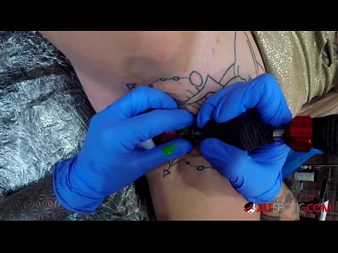 ❤️ Ekstremt tatovert hottie Sully Savage tok en tatovering på klitoris Supersex på porno no.sexogolic-info.ru ﹏