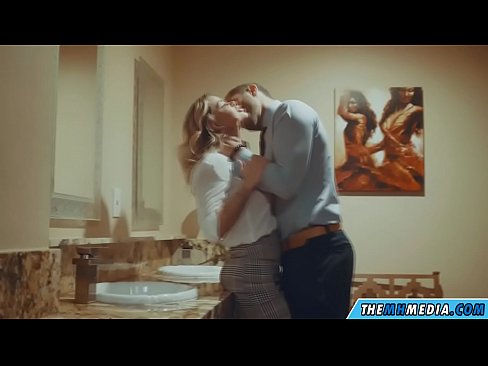 ❤️ Når en barmfagre blondine forfører deg på et offentlig toalett Supersex på porno no.sexogolic-info.ru ﹏